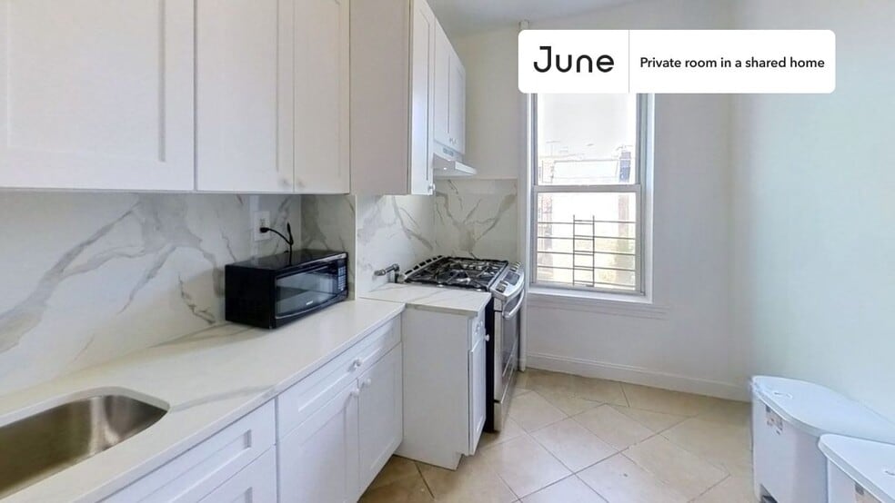 Building Photo - Private bedroom in 4 bed/1 bath Home