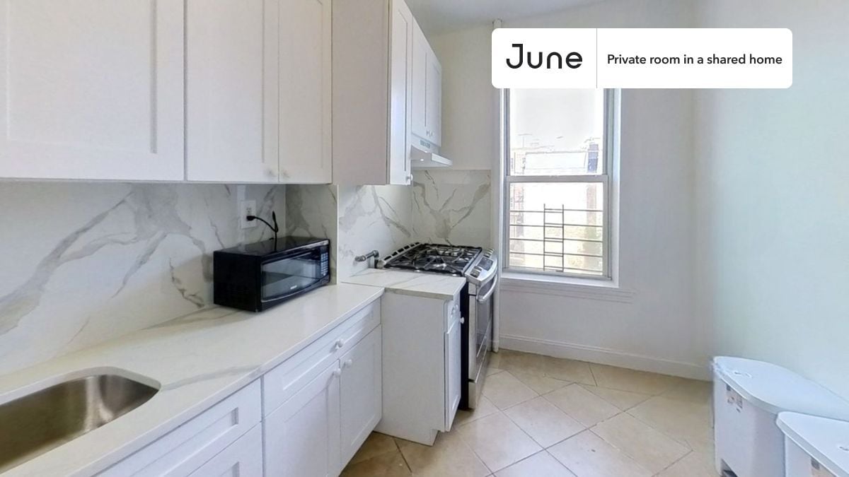 Building Photo - Private bedroom in 4 bed/1 bath Home
