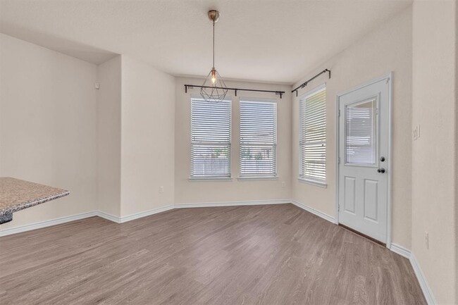Building Photo - 3894 Bentwood Way
