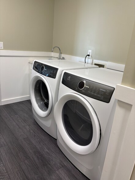 Building Photo - 51780 Adler Park Dr W