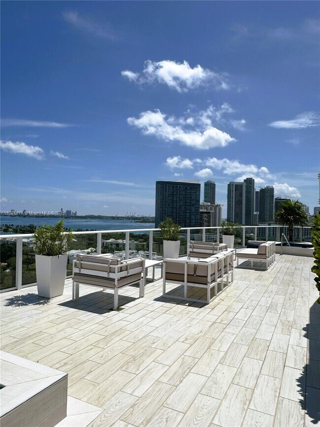 Building Photo - 4250 Biscayne Blvd