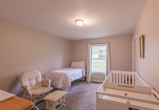 Building Photo - 210 Elliott Ct