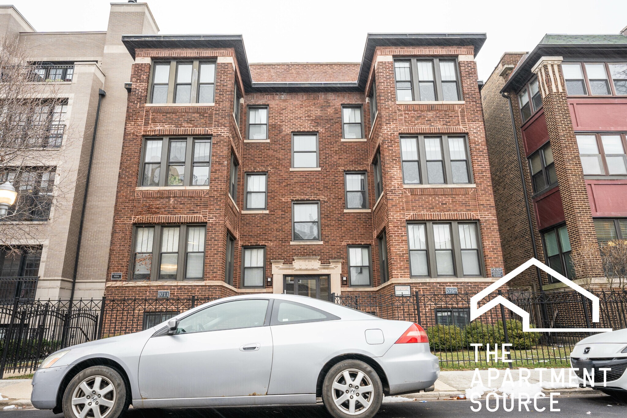 Building Photo - 3706 N Wilton Ave