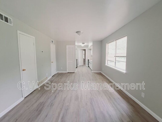 Building Photo - 633 Rutgers Dr