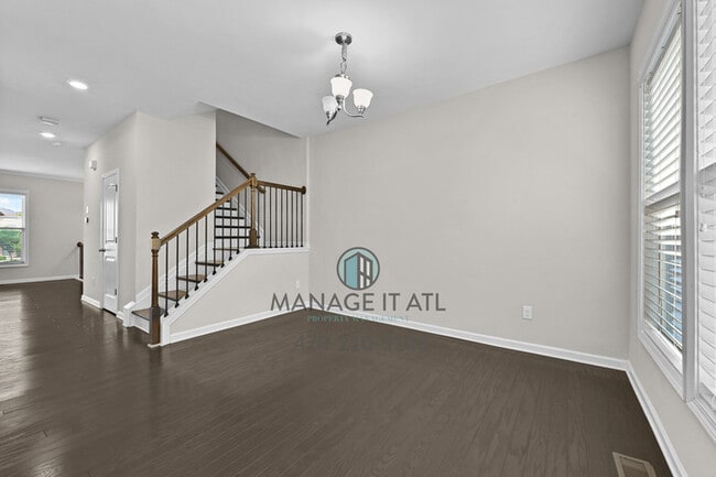 Building Photo - A beautifully maintained 3-bedroom, 3.5-ba...