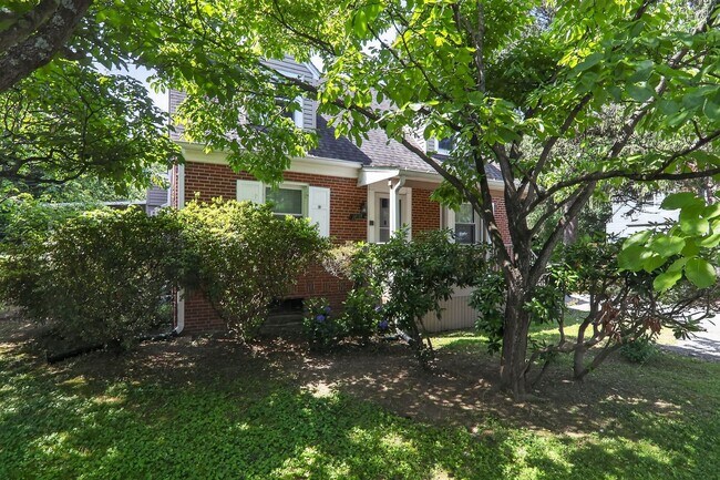 Building Photo - 4-bedroom, 2.5-bath home located in Upper Marlboro