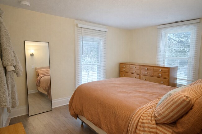 Building Photo - 816 Fargo Blvd