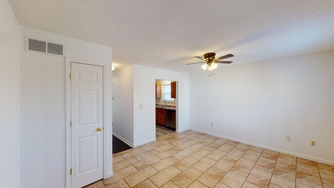 Building Photo - 2229 Symmes St