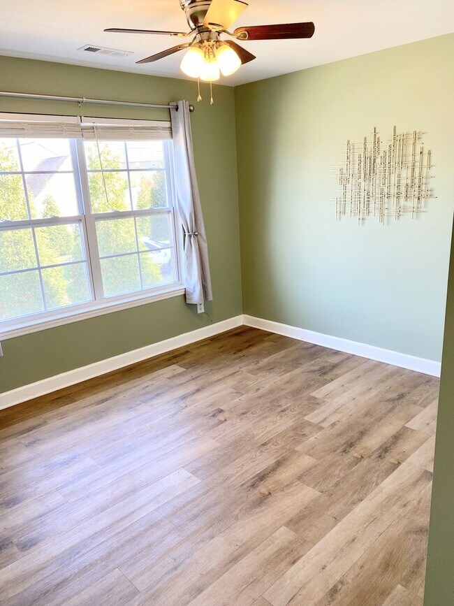 Building Photo - Great Location!! - 3 bedroom 2.5 bath home