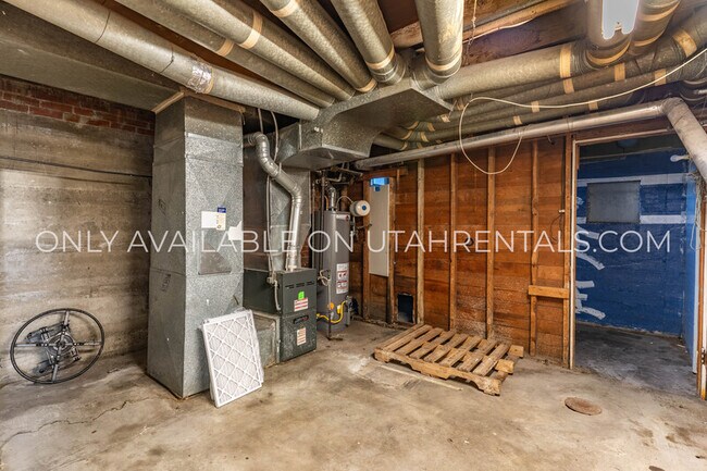 Building Photo - 40 E State St