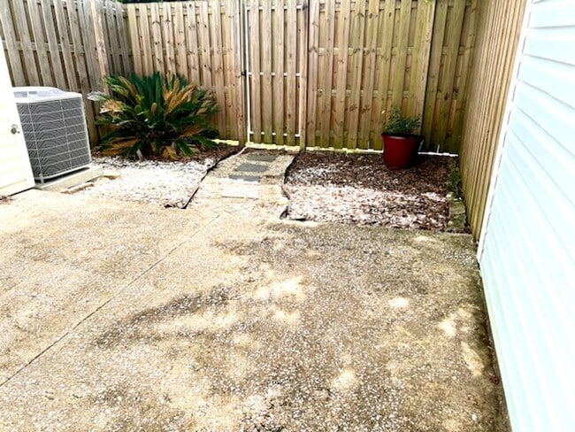 Building Photo - 2/2.5 Townhouse in West Mobile