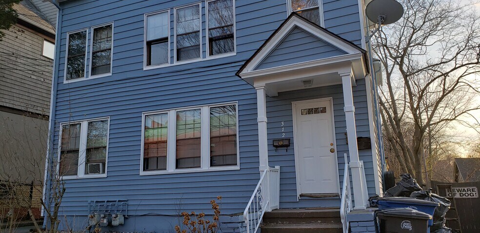 Building Photo - 312 Huntington St