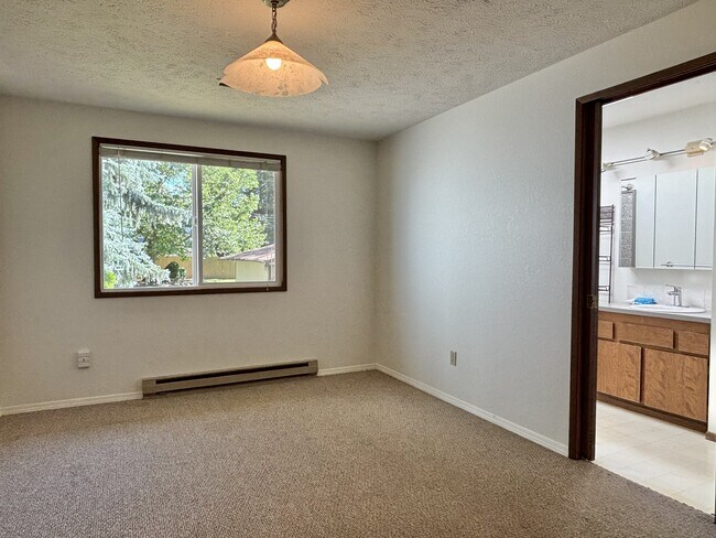 Building Photo - 3820 E 21st Ave