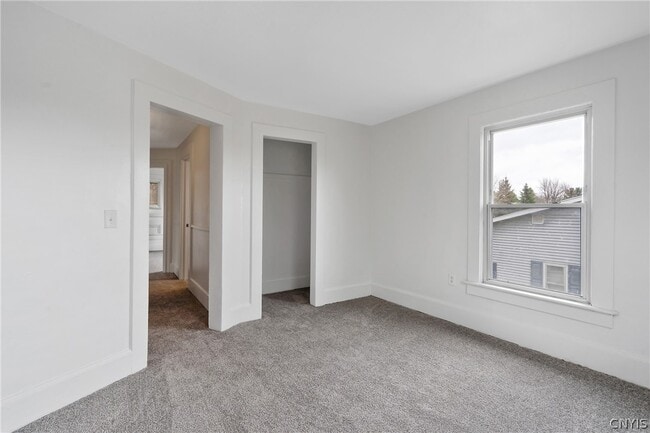 Building Photo - 409 N 6th St