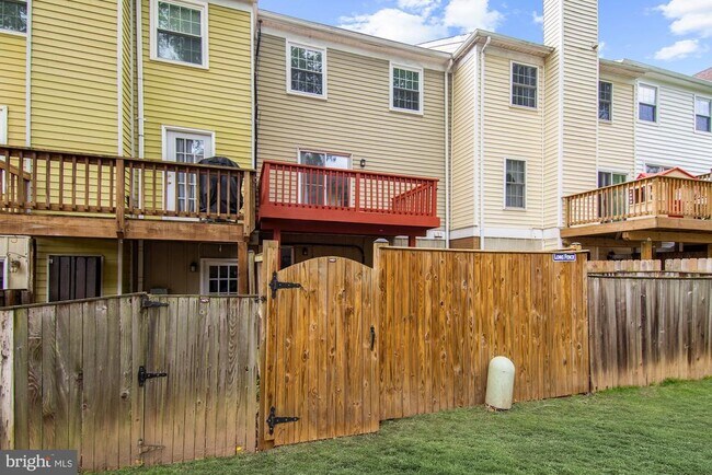Building Photo - 1467 Chatham Ct
