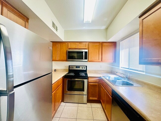 Primary Photo - Spacious 2 Bedroom with Large Yard! Walkin...