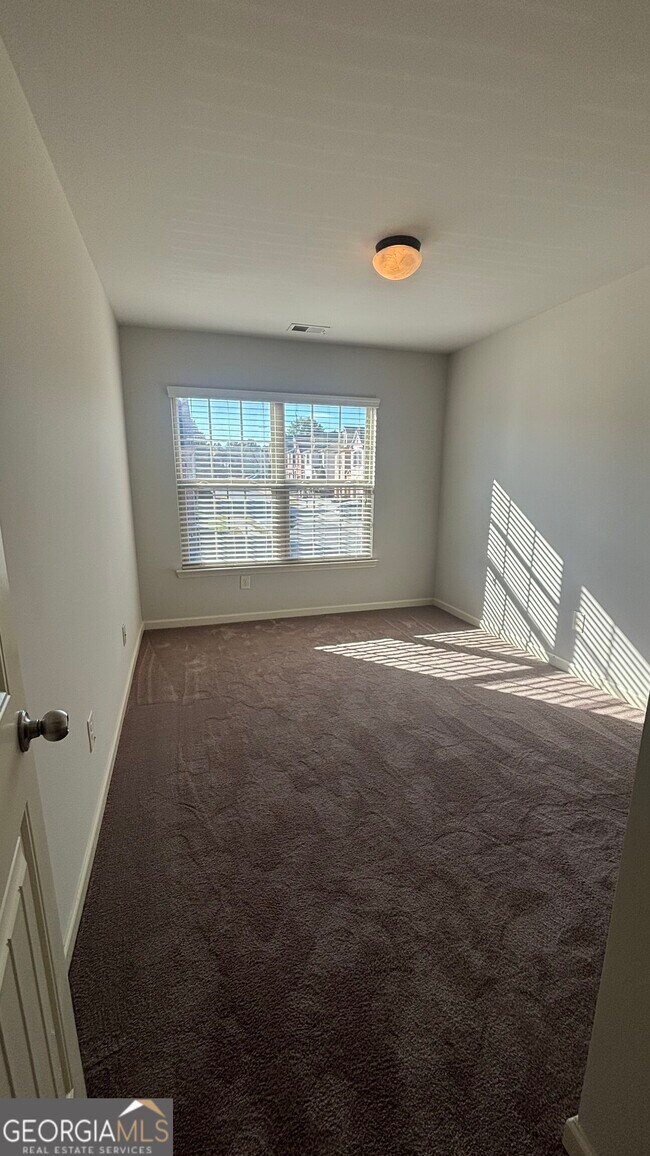 Building Photo - 323 Knelston Oak Dr NE