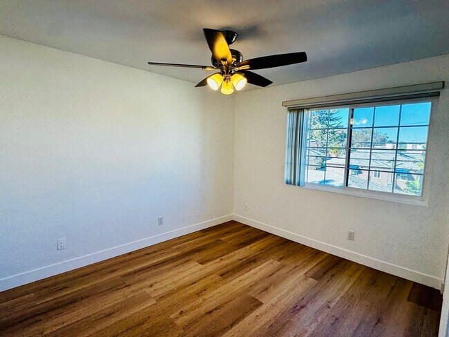 Building Photo - Remodelled 2 Bed 2 Bath For Rent at Signal Hill