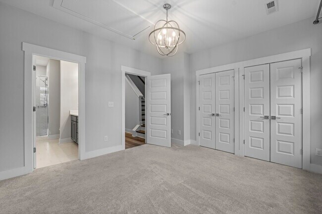 Building Photo - 644 W End Dr