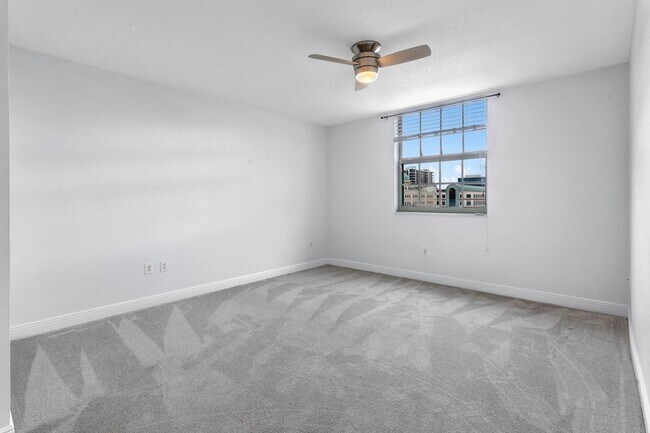 Building Photo - 610 Clematis St