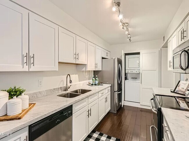 Building Photo - 4924 N 73rd St