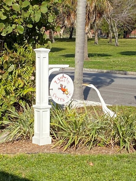 street address sign with visitor:) - 1527 1/2 Beach Dr SE