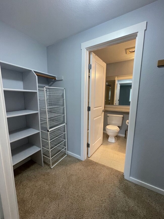 Building Photo - Welcome Home to Comfort & Convenience in E...