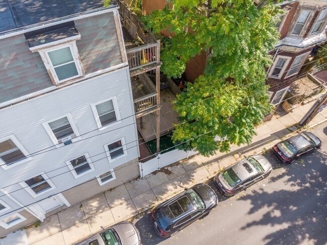 Building Photo - 47 Telegraph St