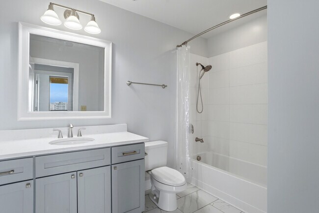 Building Photo - 701 Royal Ct