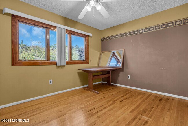 Building Photo - 691 Sussex Ct