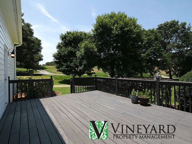 Building Photo - 255 Henson Way