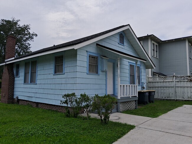 Building Photo - 1467 Ingleside Ave