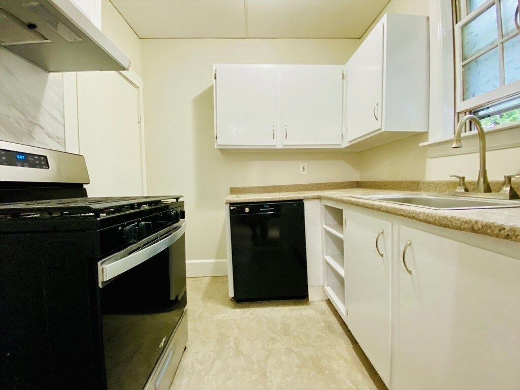 Building Photo - 18 Montvale Ave