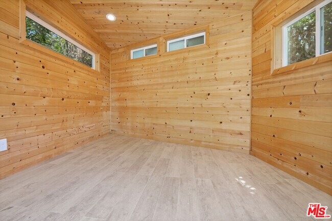Building Photo - 1212 Fernwood Pacific Dr