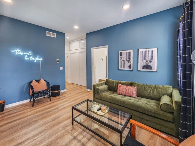 Primary Photo - 1411 W Grand Ave