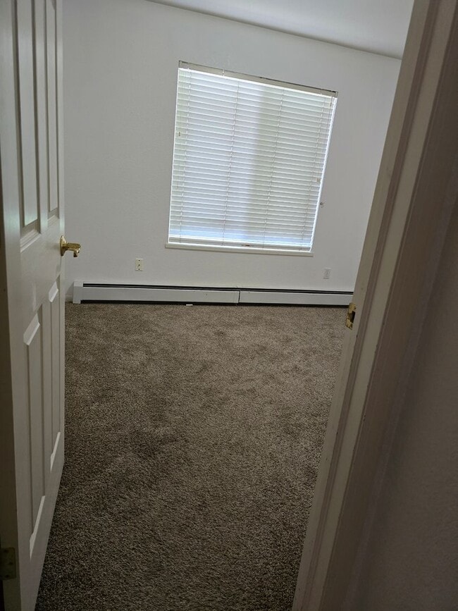 Building Photo - Nestled 3 bedroom, 2 bathroom in Fruitvale area