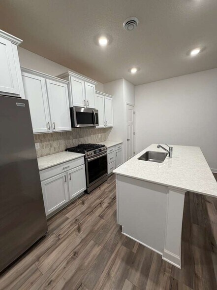 Building Photo - 10604 Heron Ave S