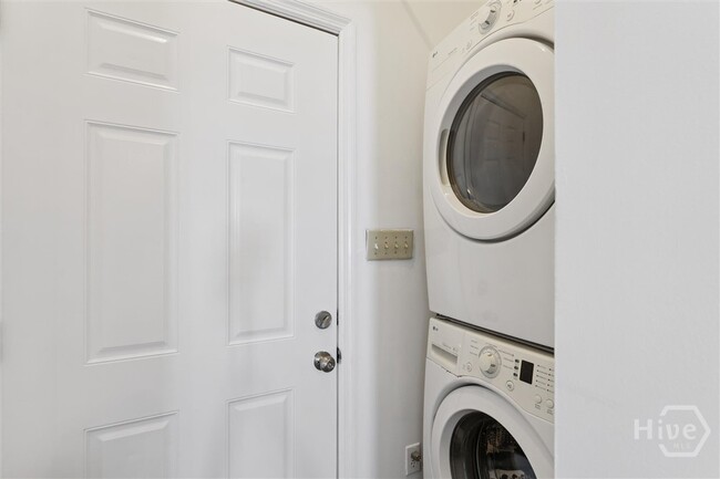 Building Photo - 1106 E Broad St