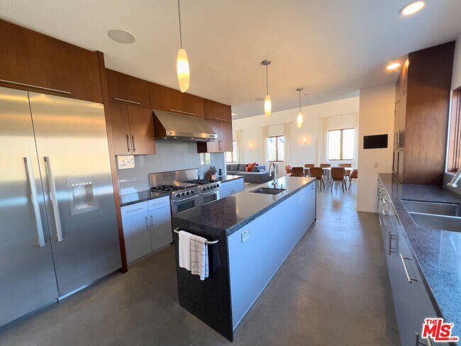 Building Photo - 29282 Circle Dr