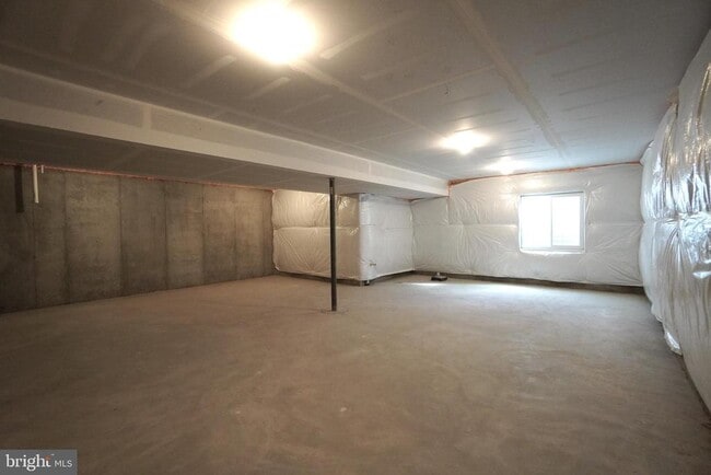 Building Photo - 612 America Dr