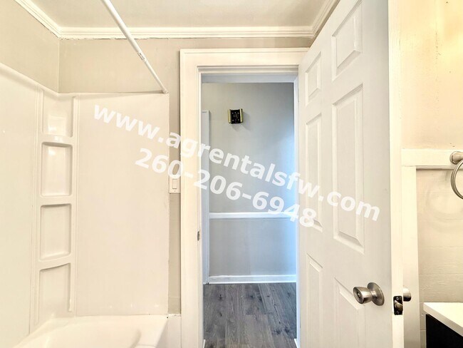 Building Photo - 3209 Fairfield Ave