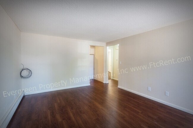 Building Photo - 3006 Sunset Dr