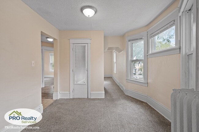 Building Photo - 3328 5th Ave S