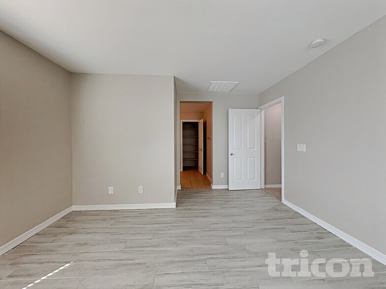 Building Photo - 819 W Dana Dr