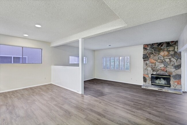 Building Photo - Charming Single-Story Pool Home in Prime Northridge Location