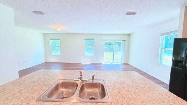 Building Photo - Available now! Amazing 4 Bedroom, 2 Bathroom Home in Wildwood!!