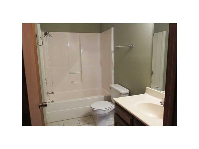 Building Photo - 202 NW J St