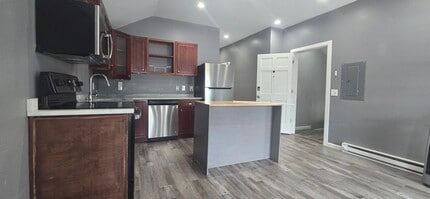 Building Photo - Beautiful 3/4 bedroom, 1 Bath
