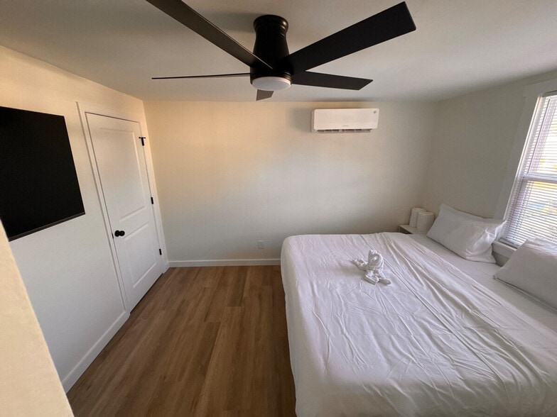 Building Photo - 108 E James St