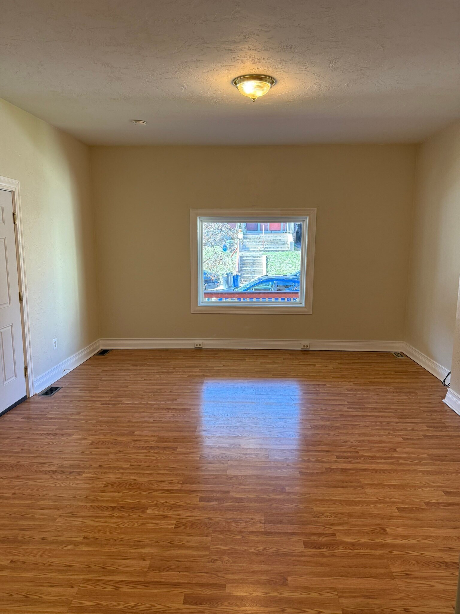 Building Photo - 121 Stratford Ave